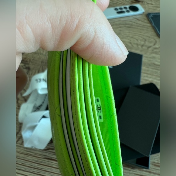 NWT: Chanel 24S Neon Green Caviar Quilted Card Holder - Picture 5 of 5